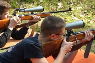 Strzelectwo sportowe sposobem na nudę - zobacz film 