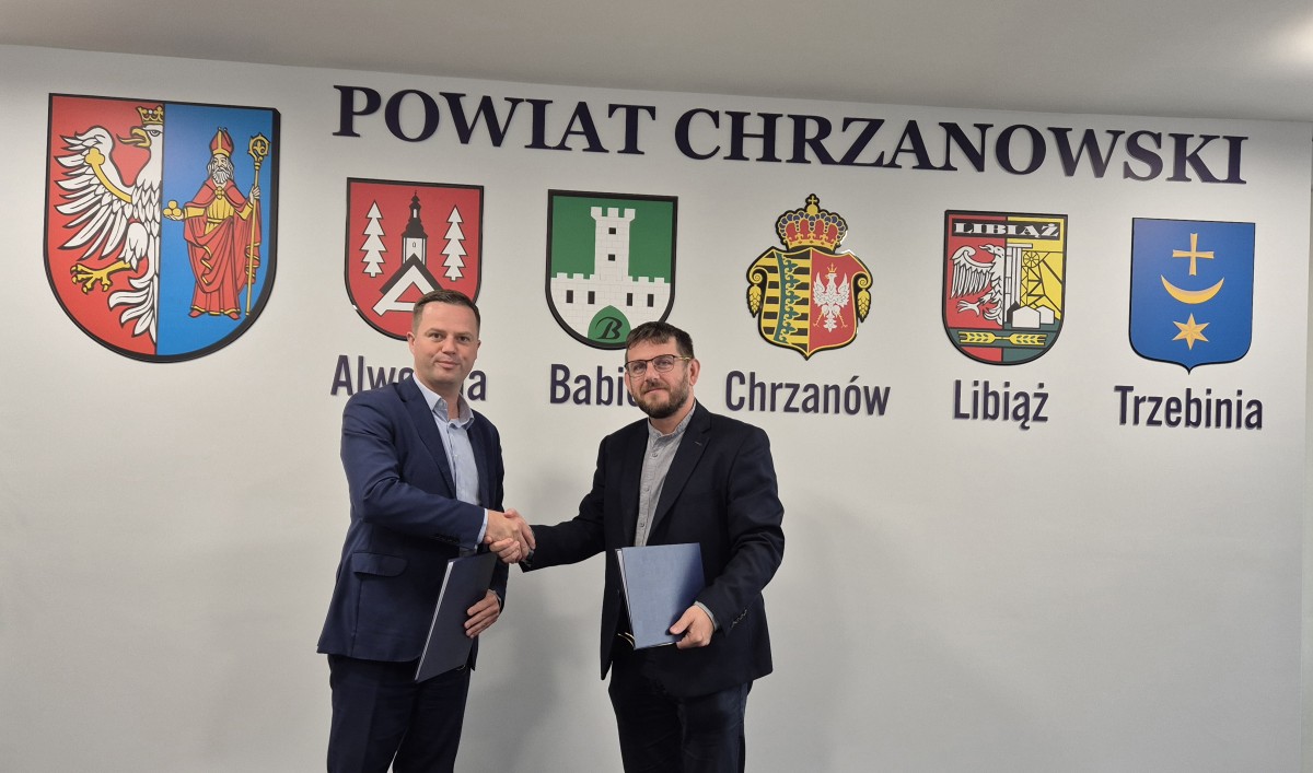 Bartłomiej Gębala Starosta Chrzanowski wraz z prezesem Wodociągów Łukaszem Brzózką